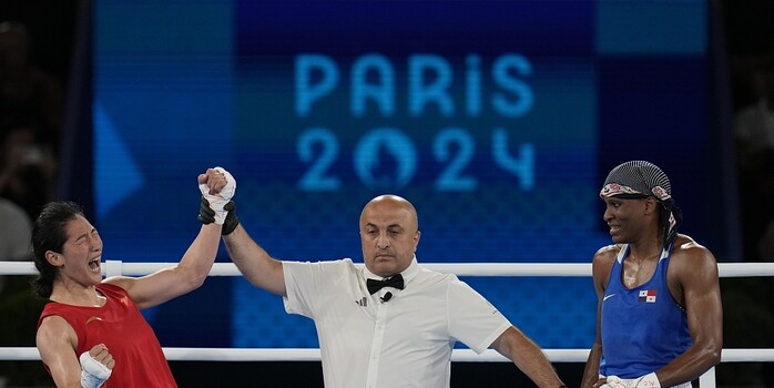 为纪念马拉多纳去世五周年，巴塞罗那阿根廷领事馆举办艺术展